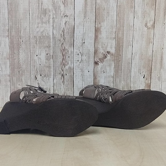 Naughty Monkey Dually Noted Leather Sandals - Picture 9 of 16